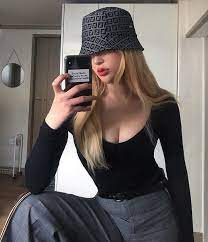 Women S Streetwear Outfit Fendi Bucket Hat Outfits With Hats Simple Casual Outfits Woman Streetwear