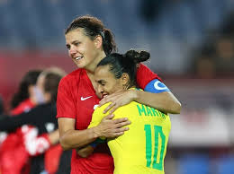 She was born to sandra and bill sinclair and has a brother named mike. Dramatic Penalty Kicks Send Canada S Women S Soccer Team To Olympic Semifinals Cbc Sports