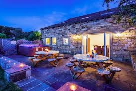 The log cabins, cottages & lodges are popular with couples looking for a romantic getaway or to celebrate a special. The Luxury Cottage The Luxury Cottage Huddersfield West Yorkshire