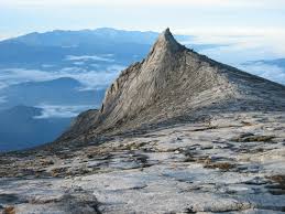Gunung kinabalu merupakan lambang kebesaran penduduk yang tinggal di sabah. Mt Kinabalu Vs Fansipan Vs Rinjani The Thrifty Traveller
