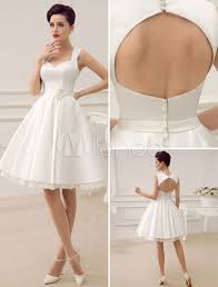 L'abito da sposa corto che era molto in voga negli anni '50 '60 ora sta vivendo una seconda giovinezza e oggi molte spose scelgono di convolare a nozze in corto. Vestido De Casamento 2021 Curto Cetim Do 1950 S Vintage Vestido De Noiva Rainha Anne Pescoco Aberto Voltar Guarnicao Da Flor Da Faixa De Recepcao De Casamento V Wedding Dresses Satin Wedding