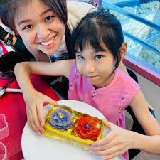 Hi， 我们是推广本土手工乳酪的D'Artisan  Cheese。马来西亚人有多~爱~吃~煎~炸的食物？我们见识到了接近疯狂的程度！上一次有你市集4.0，我们推出了几种乳酪零食，尤其是炸乳酪获得非常热烈欢迎。谢谢各位的厚爱，你们大热天还是拼了！  来临的有你市集，我们想要为大家 ...