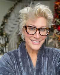 No makeup, no Belle by Kim Gravel show tonight (be back Wed. at 9am ET) and  I'm ready for bed! Hope everyone had an amazing Thanksgiving. Let the  holidays begin! #happyholidays #christmas #