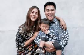 Lantas, iis dahlia pun bertanya soal tugas paula dan baim wong sebagai orangtua. Lebaran Bareng Baim Wong Dan Paula Pose Kiano Disorot Mancing Thr Nih Matamata Com
