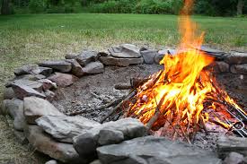Mit gartenkamin, feuerschale oder feuertisch holt ihr euch entspannung und geselligkeit in den garten! Offenes Feuer Im Garten Das Gilt Es Zu Beachten