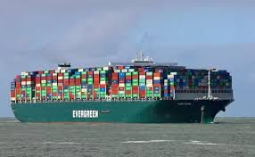 長榮貨輪「長賜號」（ever given）23日擱淺在埃及蘇伊士運河，導致上百艘輪船大排長龍，外媒報 一名官員警告，幫助長賜號脫困可能需要至少兩天時間。 曾任商船水手的航海歷史學家梅克利雅諾（sal mercogliano）警告，運河關閉將導致食物、燃料甚至是疫苗等重要物資供應，出現「災難性延誤」。 Epfaxhrjh7sqfm