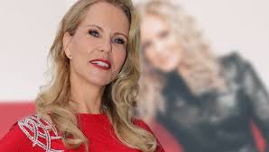 „lebe damit seit 30 jahren. Punkt 12 Moderatorin Katja Burkard Leder Look Lockenpracht Fan Heisser Feger Bunte De