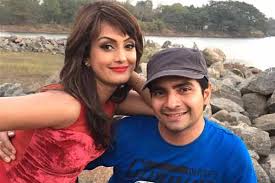 Karan mehra met nisha during work commitments and fell in love with her soon after. Lqzlrrvu8ncowm