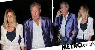 Jun 20, 2021 · jeremy clarkson's fans have been treated to a glimpse into the presenter's private life with his girlfriend lisa hogan on his latest tv series. Jeremy Clarkson Goes For Quality Street Chic As He Packs On Pda With Girlfriend Newsgroove Uk