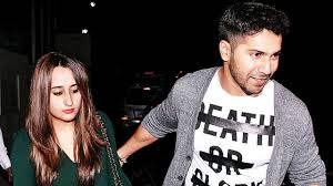 Also, natasha's mother gauri dalal is a housewife. Netizen Accuses Varun Dhawan Of Holidaying With Wife Natasha Dalal During Covid Labels Him Privileged Actor Responds