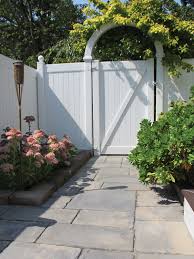 Create A Beautiful Entrance For Your Outdoor Space With Nicolock S Old Town Flagstone Pavers Nicolock Beautiful Outdoor Living Spaces Front Garden