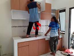 Kayu solid merupakan material yang dahulu sering digunakan dalam pembuatan kitchen set. Jasa Kitchen Set Jogja Produksi Dapur Custom Premium