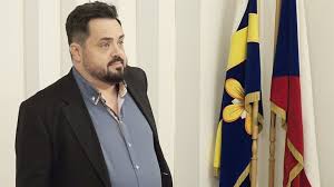 Občané pražských řeporyjí našli vlastní způsob, jak se vypořádat s překážejícími nepojízdnými vozy, v jejichž odtažení brání obci zákon. Neprisel Jsem Krast A Flakat Se Rika K Nove Roli Starosty Pavel Novotny Idnes Cz