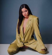 See more ideas about modelky, fotografie párů, sourozenci. Emilia Delivers Message Of Strength In Profound New Single No Mas Walter Kolm Entertainment