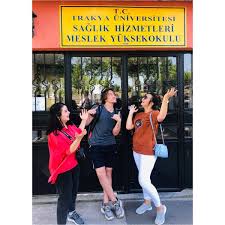 Jun 29, 2021 · trakya üniversitesi (tü) tıp fakültesindeki öğrenimini tamamlayan 235 öğrenci için mezuniyet töreni düzenlendi. Trakya Universitesi Saglik Hizmetleri Myo Trakya Universitesi Balkan Yerleskesi