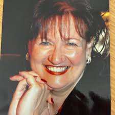 Kensington at Esher Road, 1970s and 2020 These were queues during the bread  strike, apparently