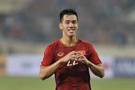 Theo đó, tiến linh cũng trở thành cái tên được chú ý nhiều nhất nhờ những pha ghi bàn mở bát chẳng thể ấn nhân vật được tiến linh cho vào tầm ngắm không ai khác chính là công phượng. Tiáº¿n Linh Ä'ang La Tiá»n Ä'áº¡o Ä'á»™c Than Ä'áº¯t Gia Cá»§a Tuyá»ƒn Viá»‡t Nam Giá»›i Tráº»