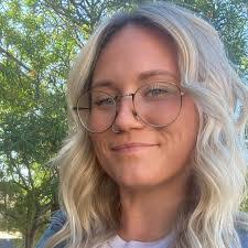 Chelsea Padilla's Instagram, Twitter & Facebook