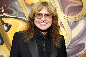 Este 13 de noviembre de 2025 luego de que David Coverdale, voz emblemática  de Whitesnake y uno de los cantantes más influyentes del hard rock  británico, confirmara oficialmente su retiro. A sus