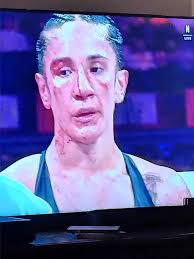 Haven't seen a girl fight like this since I was in high school in the 90's  when we would go to the square to see the fights.🤣🤣