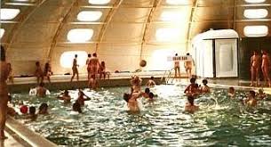 A La Piscine Tournesol Une Baignade Hebdomadaire Pour Une Association De Nudistes De La Villeneuve D Ascq Maville Com