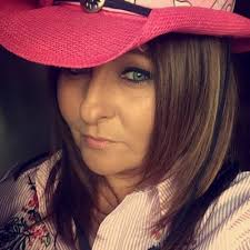 Donna Hennessy (@hennodon)