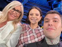 Luca cianciolo hair stylists francesca michielin: Sanremo 2021 Mara Venier Difende Fedez E Chiara Ferragni Isa E Chia