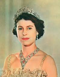 The elizabethan era is named for her. Hm Queen Elizabeth Ll Konigin Elisabeth Konigliche Juwelen Halskette