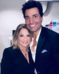 Ana Maria Polo - Hoy comparto con ustedes esta foto con mi talentoso amigo @chayanne, en el evento #somosunavoz . Recuerden que pueden seguir donando en www.somosunavoz.com | Facebook