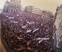 Protestující, kterých se shromáždilo kolem několika set tisíc (jugoslávská média udávala až milion), požadovali změnu ústavy sr srbsko a důsledné plnění programu skj o kosovu. Den Po Dni Jak V Liberci Probihala Sametova Revoluce Spolecnost Zpravy Liberecka Drbna Zpravy Z Liberce A Libereckeho Kraje