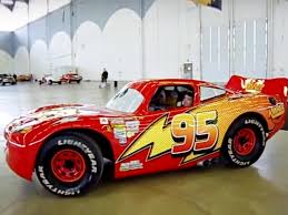 Lightning mcqueen, commonly referred to as mcqueen, is an anthropomorphic racecar and the protagonist in the 2006 animated film cars. Disneys Lightning Mcqueen Als Nachbau Autozeitung De