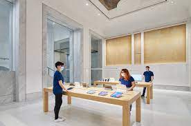 Download our new rom connect app on your smartphone or tablet. Apple Via Del Corso Eroffnet Am Donnerstag 27 Mai In Rom Apple De