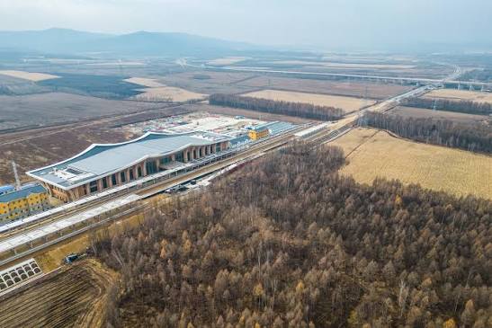 The external construction of the Yichun West Station building, currently  the northernmost high-speed railway station under construction in China, is  formally completed here Friday, marking a new breakthrough in the  construction of