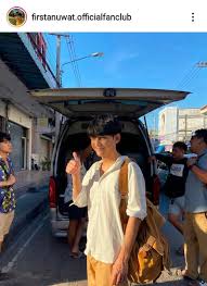 หลังจาก เฟิร์ส อนุวัฒน์ เจ้าของเพลงฮิตอย่าง ถ้าเขาจะรัก (ยืน เฉยๆ เขาก็รัก) โพสต์คลิปหลุดของตนกับแฟนลงในไอจีสตอรี่ ล่าสุดเจ้าตัวได้ออกมา. 0jqdieopw77ujm