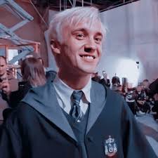 Учился на факультете слизерин, как и многие его родственники до него. Draco Malfoy Hpmcurc Tom Felton Draco Malfoy Harry Potter Draco Malfoy Draco Malfoy Aesthetic