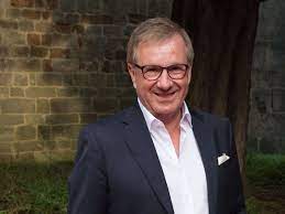 Er war seit oktober 2004 chefsprecher der tagesschau im ersten deutschen fernsehen und übergab seine. Jan Hofer Ard Star Moderator Lastert Ubel Uber Seine Let S Dance Teilnahme Rtl Er Reagiert Sofort Stars