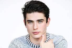 This above haircut is perfect for the round shaped face men with a receding hairline. 60 Special Haircuts For Men With Round Faces 2021 Gallery Hairmanz