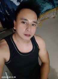 In response to the HUG A HINKLE Booth email, **#HugAHinkle **🤣