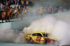 While all the attention was focused on nascar's big three of kevin harvick, kyle busch and martin truex jr., it was joey logano who was crowned champion of the monster energy nascar cup series. Nascar Finale 2018 Im Live Ticker Joey Logano Ist Champion