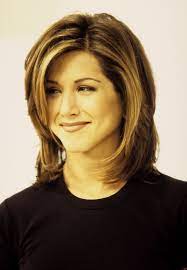 Jennifer Aniston Describes Her 90s Haircut As Cringe Y Rachel Haircut Rachel Green Hair Rachel Hair