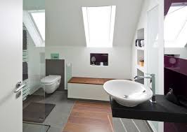 Das badezimmer ist unsere komfortzone, in der wir es uns nach einem langen anstrengenden tag so richtig gemütlich machen wollen. Elternbad Mit Geraumiger Sitzbank Und Viel Stauraum Modern Badezimmer Hamburg Von Baqua Houzz
