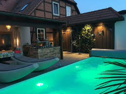 Auf wunsch organisieren wir einen kran, der das becken über ein grundstück oder ein hindernis wie haus, garage oder zäune hebt und passgenau in der ausschachtung platziert. Faq Oder Ggf Zum Eigenen Swimmingpool 123swimmingpool Swimmingpool Selbst Bauen Der Blog