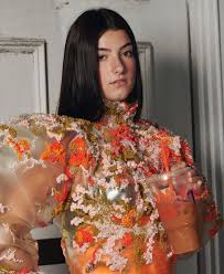 Pin By Paulider On Celebrities In 2020 Charlie Video Famous Girls Cute Celebrities