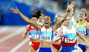Kelly, who stands at a height of 5 feet 5 inches, is the first woman to win a double olympic gold medal at the same game for great britain. Kelly Holmes Why Your Struggles Can Make Success So Much Sweeter Aw