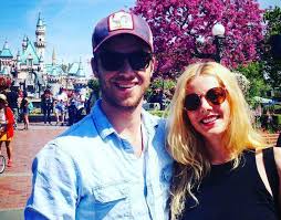 Hehea video bout peter pan and wendy with original music from the. Peter Pan Stars Jeremy Sumpter And Rachel Hurd Wood Reunite At Disneyland