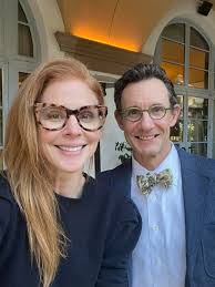 She's Donna. She knows everything -- and now everyone! Actress Sarah  Rafferty '93, known as the formidable and witty Donna Paulsen