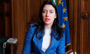 Последние твиты от lucia azzolina (@azzolinalucia). Coronavirus E Scuola Lucia Azzolina Annuncia Attivita Sospese In Tutta Italia Fino Al 3 Aprile Scuolainforma