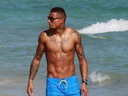 He was born to his german mother, christine rahn and ghanian father, prince boateng, sr. Palmas Para Mamae Boateng Copa E Cozinha