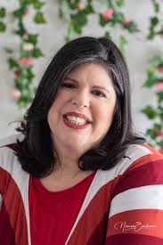 Anna Siqueira's Instagram, Twitter & Facebook