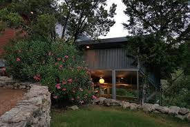 Apache Shores Glass House Houses For Rent In Austin House Near Lake Glass House Modern Glass House